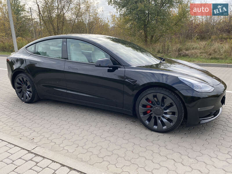 Седан Tesla Model 3 2021 в Киеве