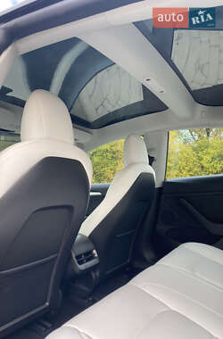 Седан Tesla Model 3 2021 в 