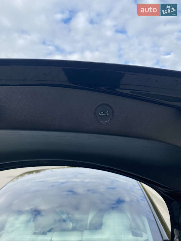 Седан Tesla Model 3 2021 в Киеве