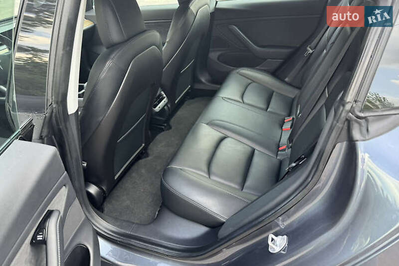 Седан Tesla Model 3 2019 в Києві