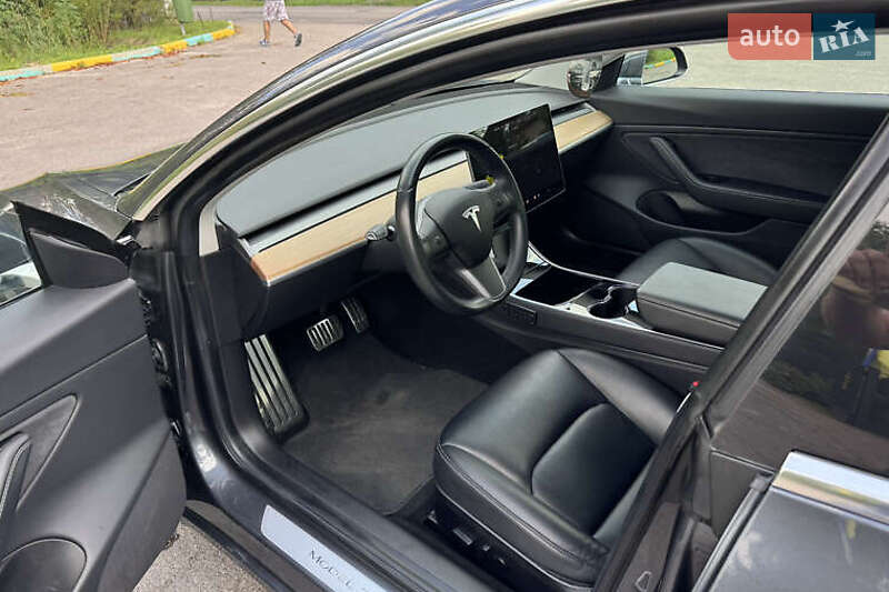 Седан Tesla Model 3 2019 в Києві