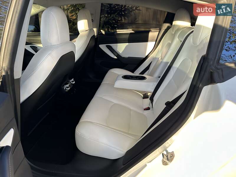 Седан Tesla Model 3 2019 в Білій Церкві
