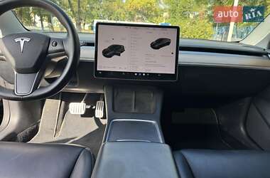 Седан Tesla Model 3 2022 в 