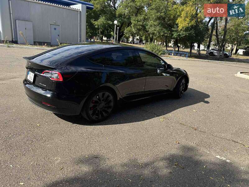 Седан Tesla Model 3 2022 в Николаеве