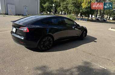 Седан Tesla Model 3 2022 в 