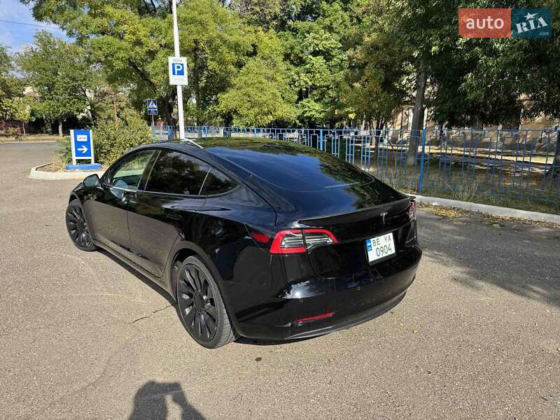 Седан Tesla Model 3 2022 в Николаеве