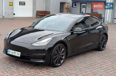 Седан Tesla Model 3 2019 в 