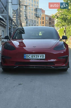 Седан Tesla Model 3 2021 в 