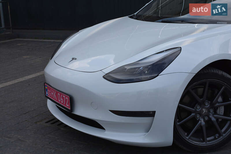 Седан Tesla Model 3 2022 в Самборе