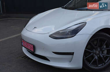 Седан Tesla Model 3 2022 в 