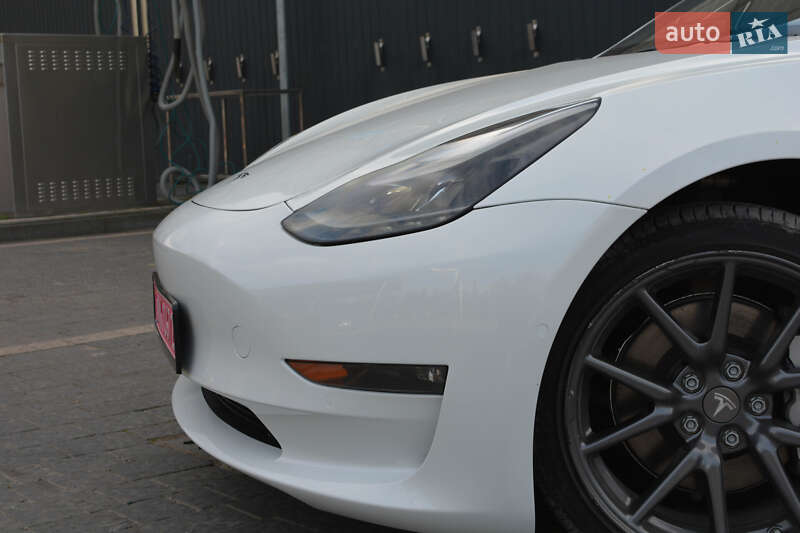 Седан Tesla Model 3 2022 в Самборе