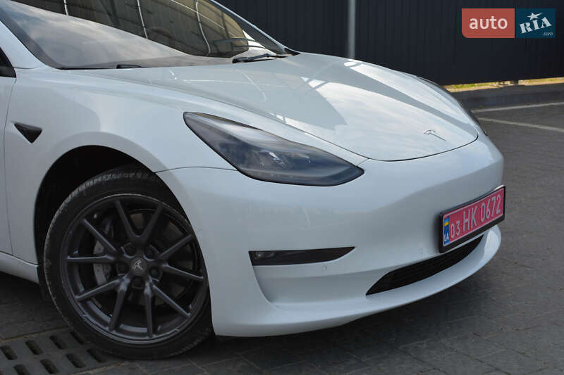 Седан Tesla Model 3 2022 в Самборе