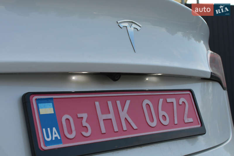 Седан Tesla Model 3 2022 в Самборе