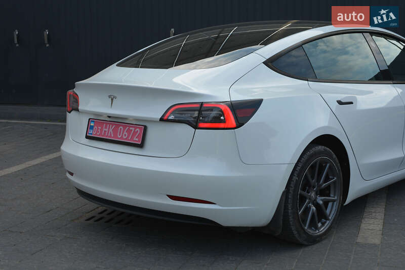 Седан Tesla Model 3 2022 в Самборе