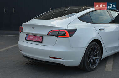Седан Tesla Model 3 2022 в 