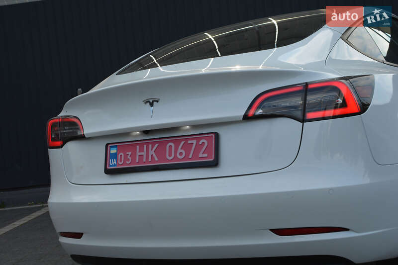 Седан Tesla Model 3 2022 в Самборе
