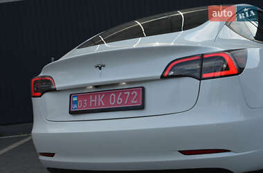 Седан Tesla Model 3 2022 в 