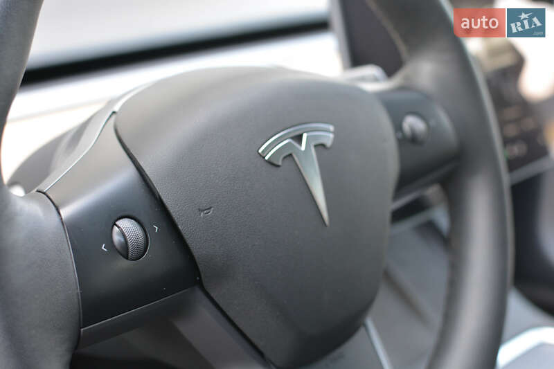 Седан Tesla Model 3 2022 в Самборе