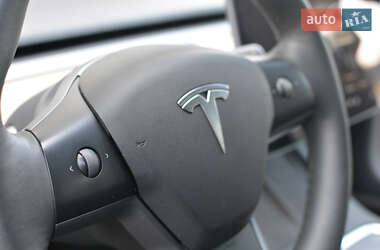 Седан Tesla Model 3 2022 в 