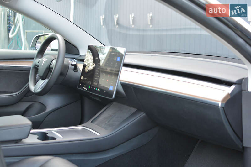 Седан Tesla Model 3 2022 в Самборе