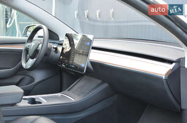 Седан Tesla Model 3 2022 в 