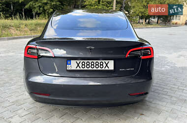 Седан Tesla Model 3 2022 в 