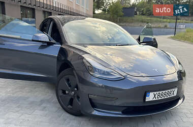 Седан Tesla Model 3 2022 в 