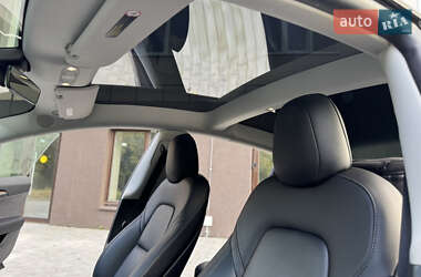 Седан Tesla Model 3 2022 в 