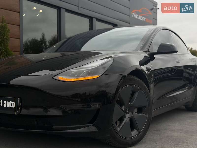 Седан Tesla Model 3 2022 в Рівному