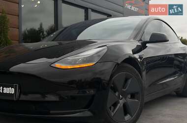 Седан Tesla Model 3 2022 в 