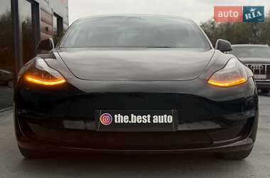 Седан Tesla Model 3 2022 в 