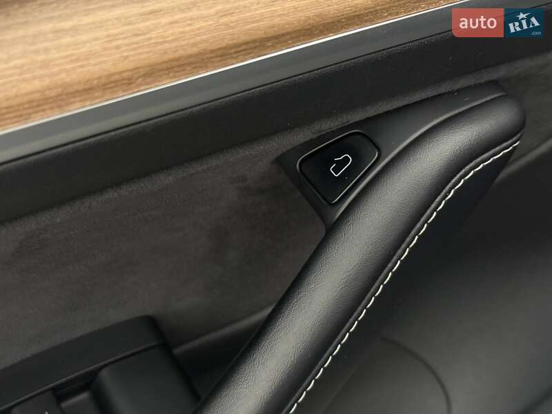 Седан Tesla Model 3 2022 в Рівному