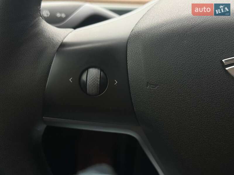 Седан Tesla Model 3 2022 в Рівному