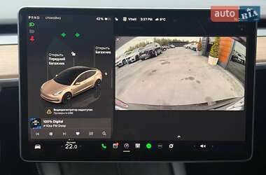 Седан Tesla Model 3 2022 в 