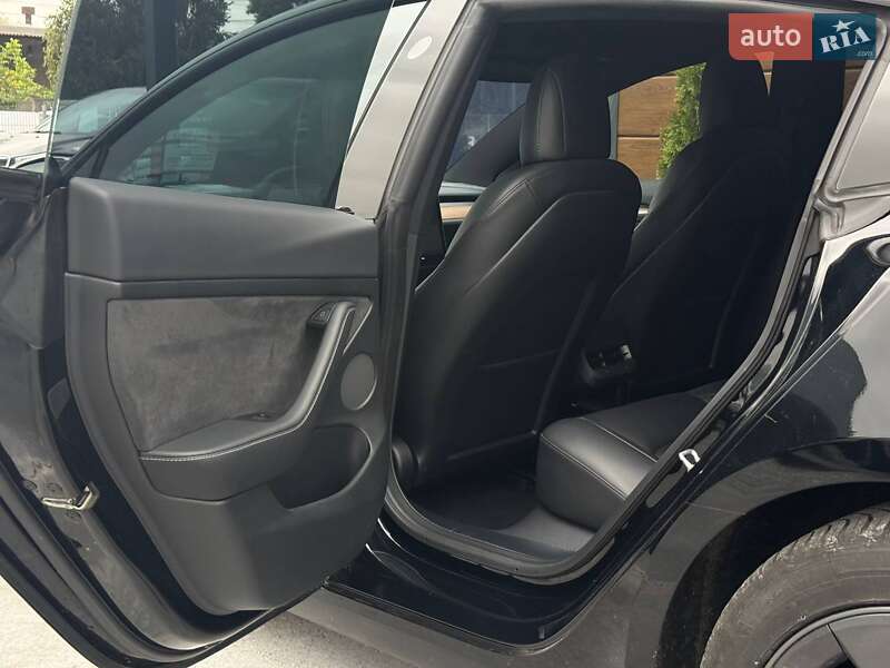 Седан Tesla Model 3 2022 в Рівному