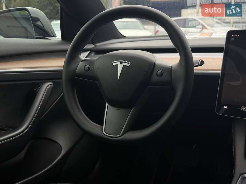 Седан Tesla Model 3 2022 в Рівному