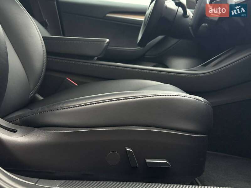 Седан Tesla Model 3 2022 в Рівному