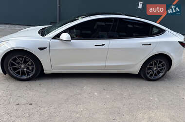 Седан Tesla Model 3 2023 в 