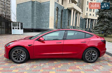 Седан Tesla Model 3 2022 в 