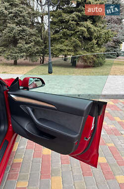 Седан Tesla Model 3 2022 в 