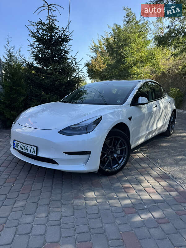 Седан Tesla Model 3 2021 в 