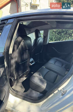 Седан Tesla Model 3 2021 в 
