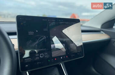Седан Tesla Model 3 2019 в 