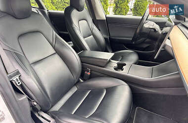 Седан Tesla Model 3 2019 в 