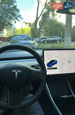 Седан Tesla Model 3 2020 в 