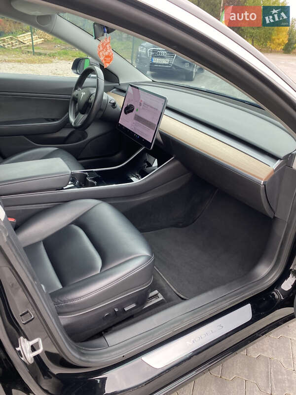 Седан Tesla Model 3 2018 в Києві