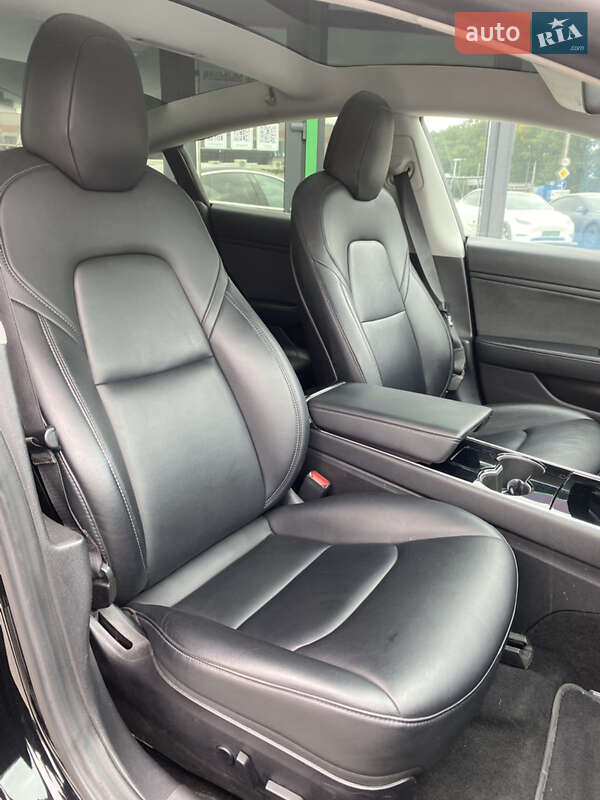 Седан Tesla Model 3 2018 в Києві