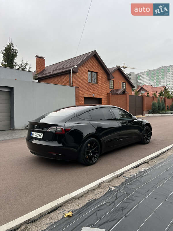 Седан Tesla Model 3 2018 в Киеве