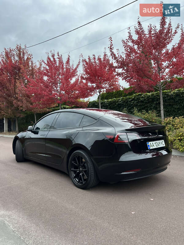 Седан Tesla Model 3 2018 в Киеве