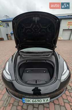 Седан Tesla Model 3 2019 в 